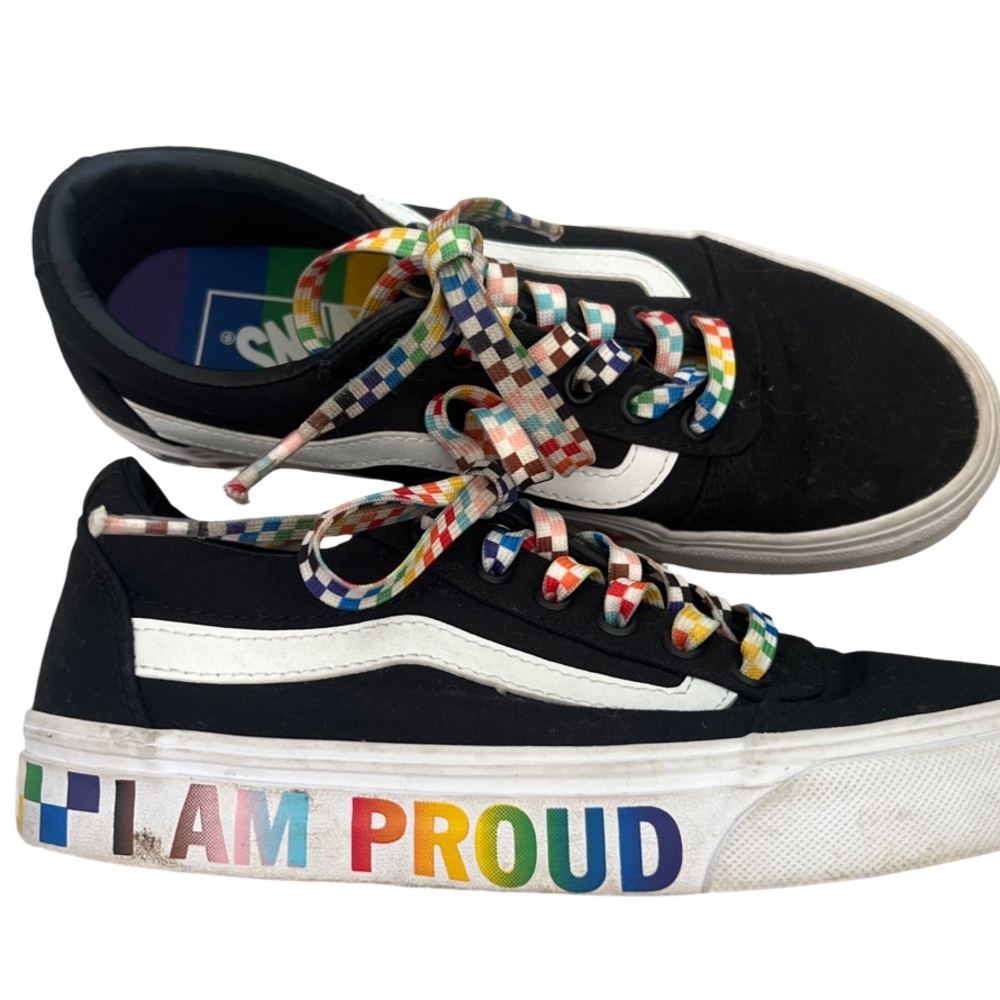 Vans Old Skool I Am Proud
LGBTQ Pride Black Rainbow
Skate Platform Sneakers